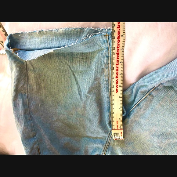 Perfect Mid Length Light Wash Jean Short - Picture 6 of 12